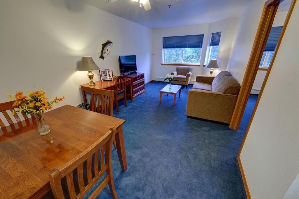 Frontier Suites Hotel In ג'ונו מראה חיצוני תמונה