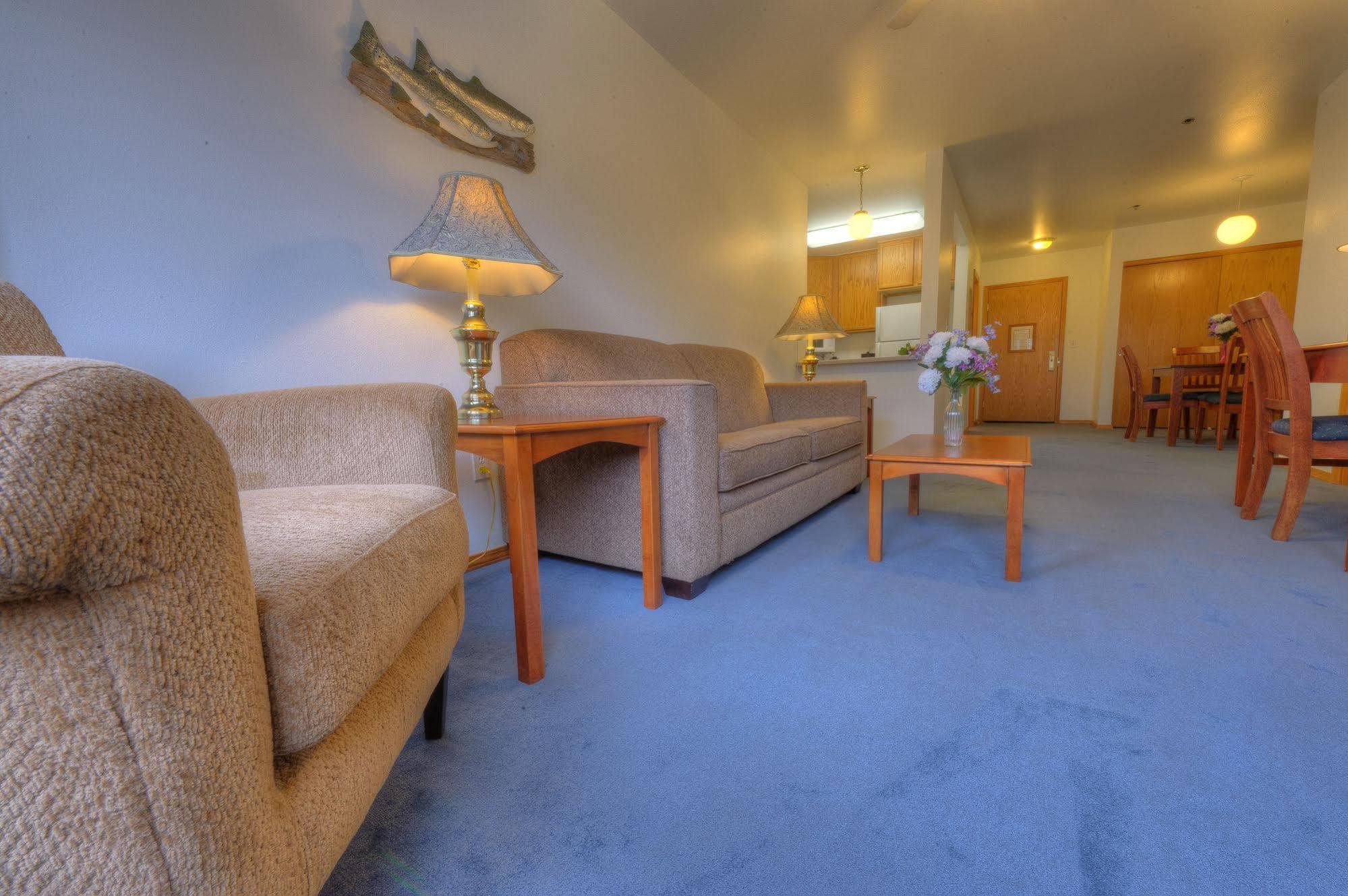 Frontier Suites Hotel In ג'ונו מראה חיצוני תמונה