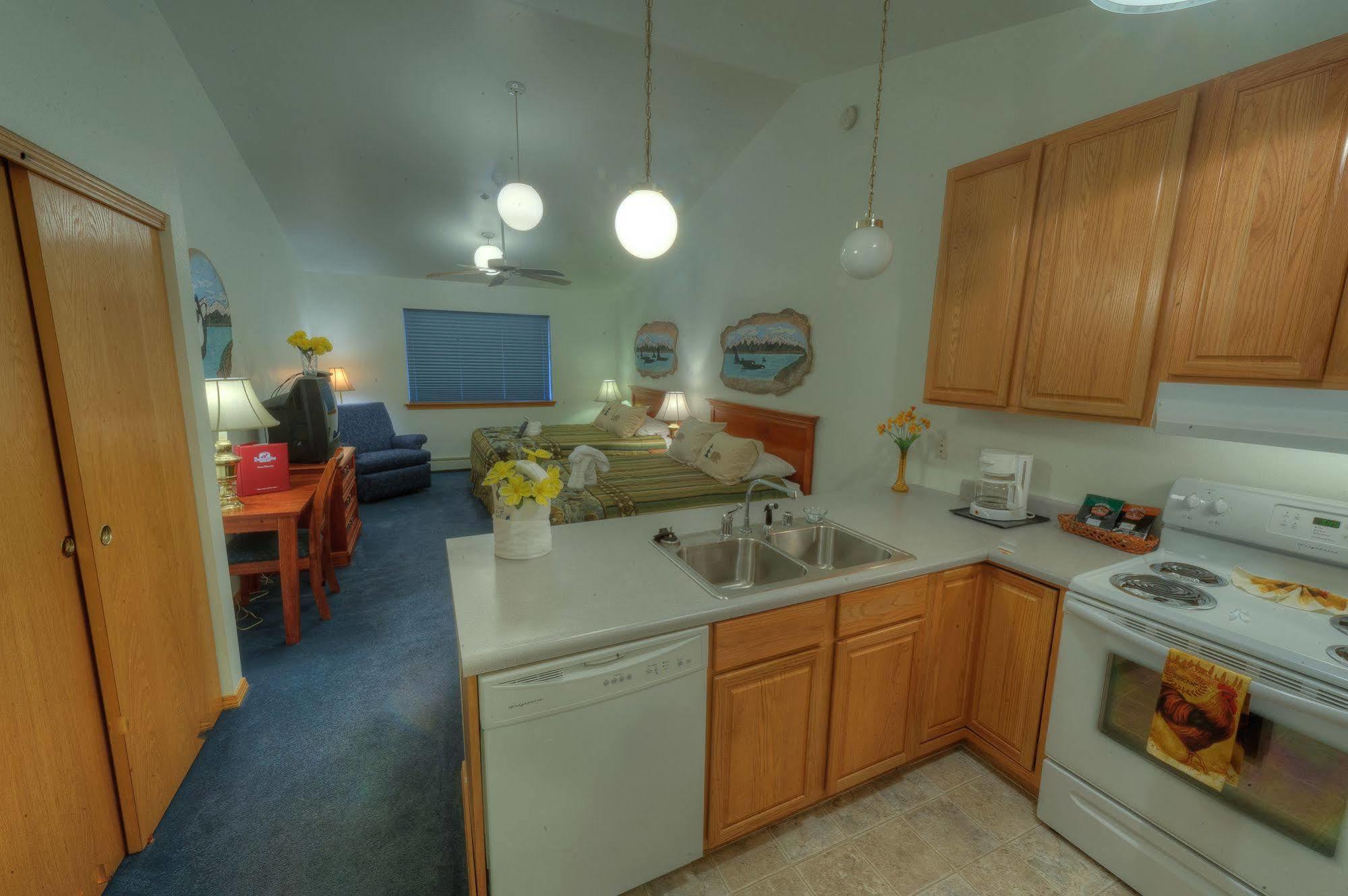 Frontier Suites Hotel In ג'ונו מראה חיצוני תמונה